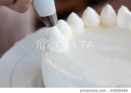 Making sweets at home decorating with cream 64006986
