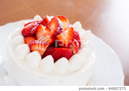 Making sweets at home Strawberry shortcake 64007275