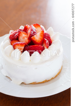 Making sweets at home Strawberry shortcake 64007277