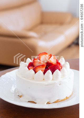 Making sweets at home Strawberry shortcake 64007286