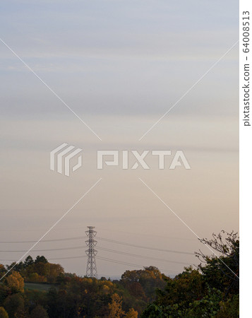 夕陽的天空和鋼塔 64008513