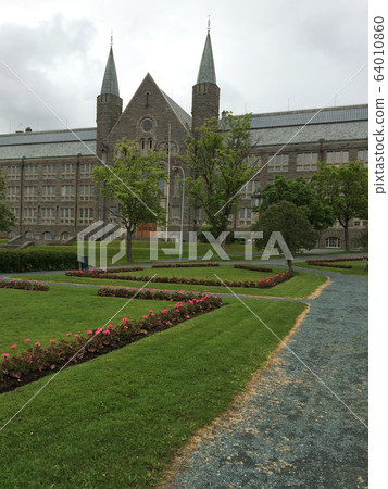 挪威科技大學 64010860