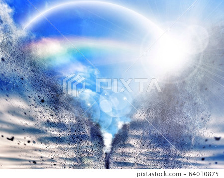 從多雲的天空變為藍天 64010875