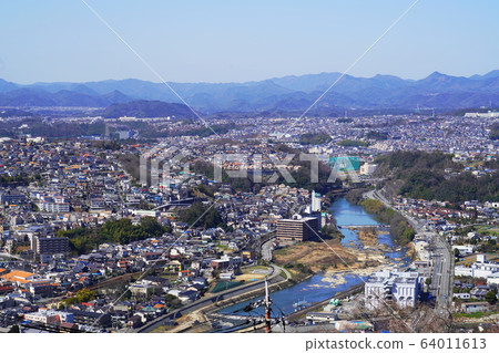 川西市稻川市大阪池田(春天,從小月山嚮北看) 川西市稻川市大阪池田(春天,從小月山嚮北看) 64011613