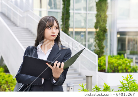 女商人飢餓 64013267