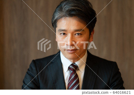 一個中年男子的肖像 64016621