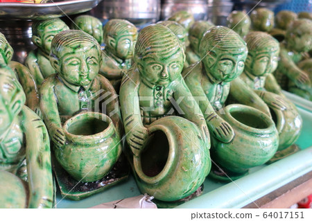 Myanmar souvenir shop Pottery figurines 64017151