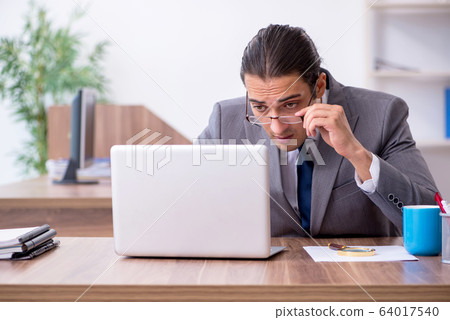 Unhappy male businessman in the office 64017540