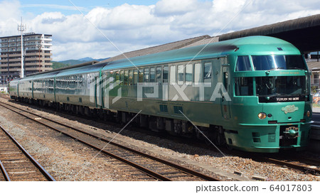 久田本線特急由布院之森（Kiha Series 80 @ Hita Station） 64017803