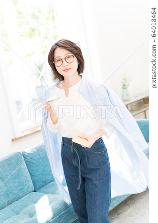 Female portrait 64018464