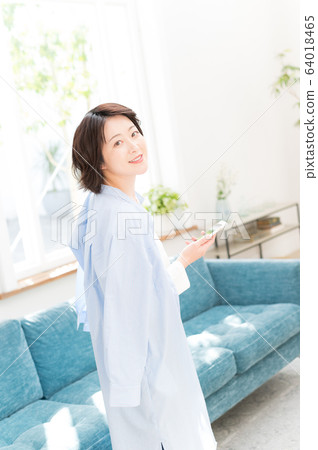 Female portrait 64018465