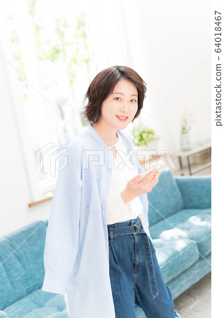 女性肖像 64018467