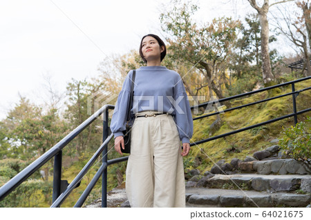 A woman traveling in Kyoto (Sagano) A woman traveling in Kyoto (Sagano) 64021675