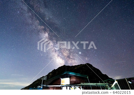 從肩上的小屋看到的北岳銀河[山梨縣] 64022015