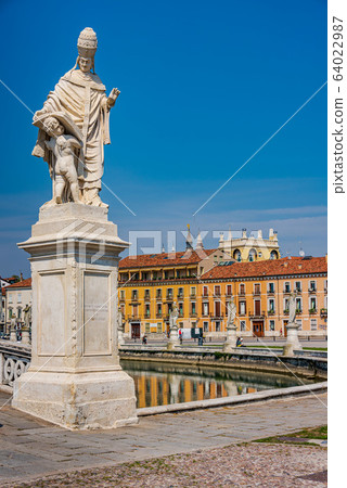 Prato della Valle, square in Padua 64022987