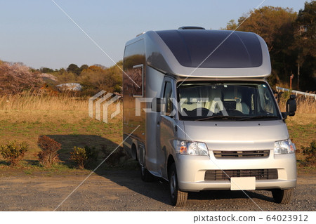 黃昏的露營車 黃昏的露營車 64023912