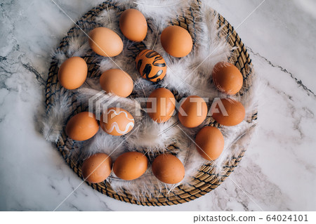 Happy Easter background, chicken eggs 64024101