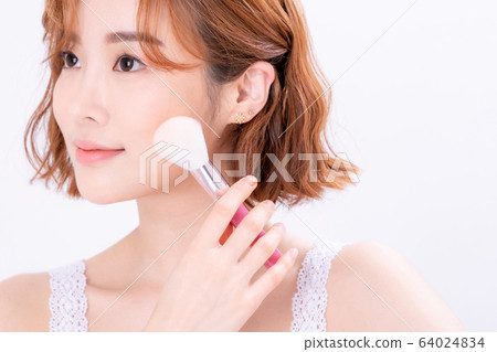 Beauty makeup woman Beauty makeup woman 64024834