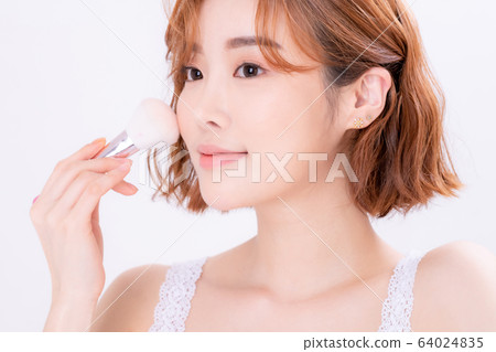 美容化妝女人 美容化妝女人 64024835
