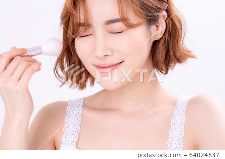 Beauty makeup woman Beauty makeup woman 64024837