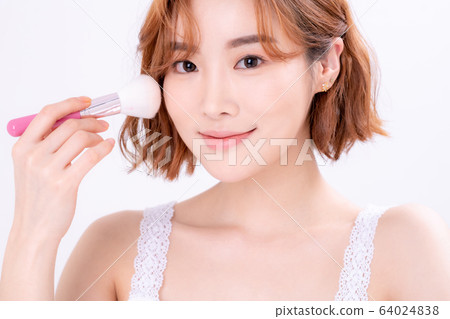 美容化妝女人 美容化妝女人 64024838
