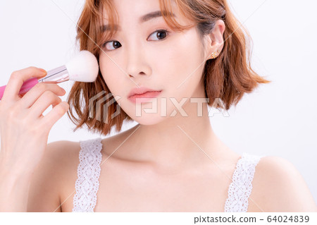美容化妝女人 美容化妝女人 64024839