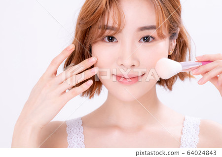 美容化妝女人 美容化妝女人 64024843