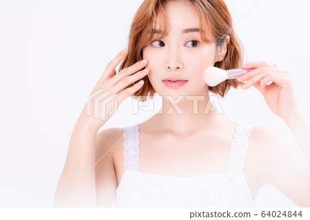 美容化妝女人 美容化妝女人 64024844