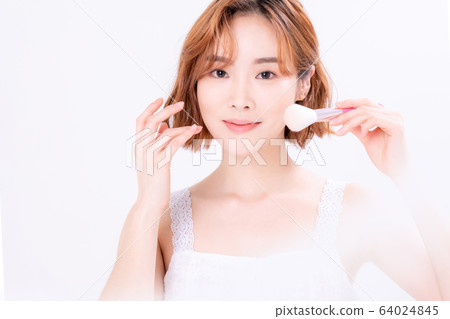 美容化妝女人 美容化妝女人 64024845