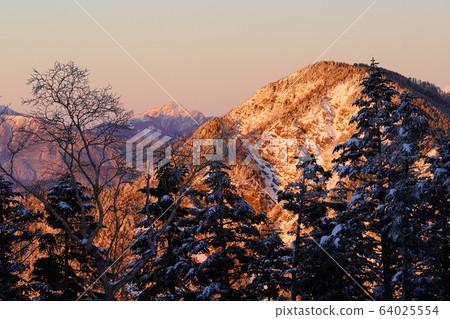 三菱Pass口小屋的小松會和三富士山 64025554