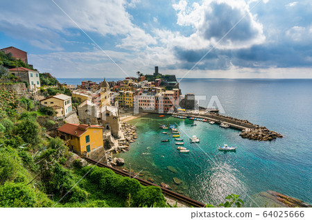 Beautiful cityscape of colorful Vernazza village in Cinque Terre, Italy 64025666