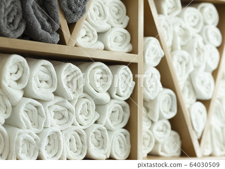 Gray and white towels in beauty salon 64030509