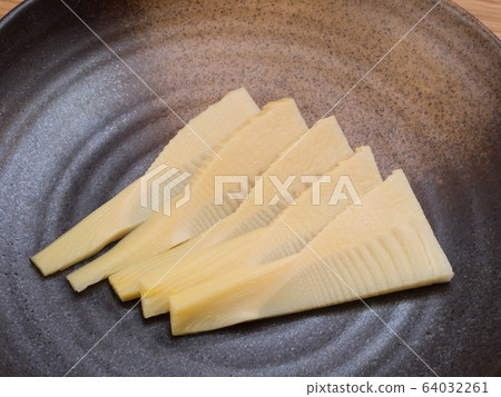 Bamboo shoot sashimi 64032261