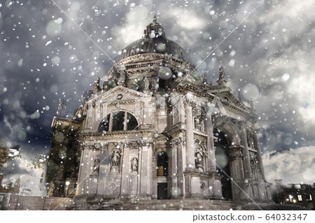 Church of Santa Maria della Salute on a snowy day 64032347