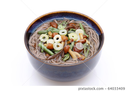Soba noodles 64033409