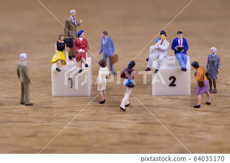 人與兩個選擇 64035170