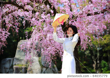 Ao dai 64035779