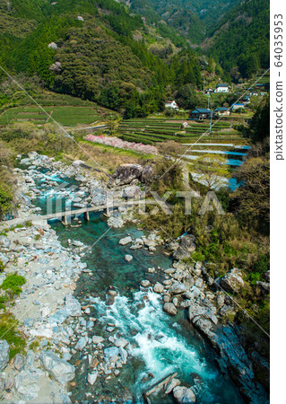 新淀河,沉降橋和茶園 新淀河,沉降橋和茶園 64035953