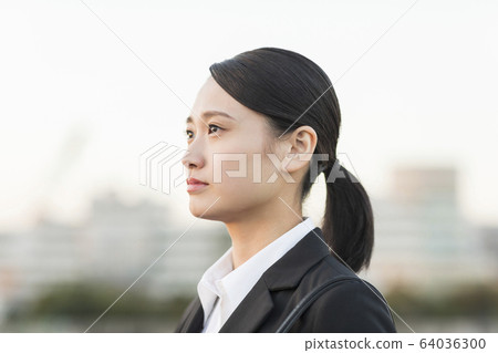 新生婦女 64036300