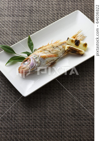 Salt-roasted throat 12 64036822