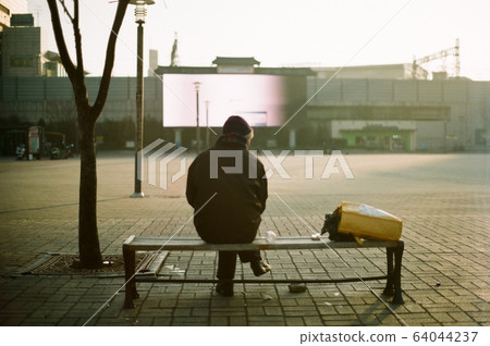 Old man and square 64044237