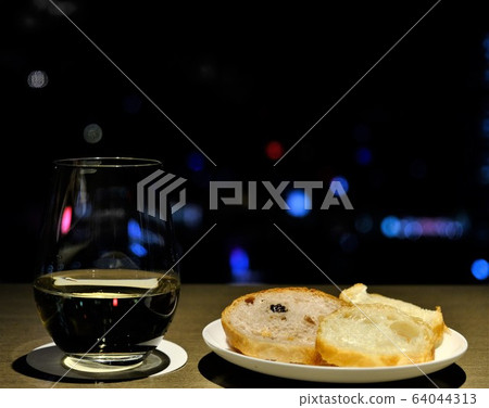 Hotel Lounge snacks 64044313