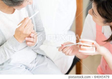 女高級口腔衛生師 64045479