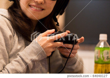Gamer women 64048127