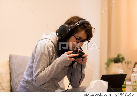 Gamer women 64048149
