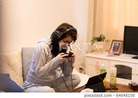 Gamer women 64048150