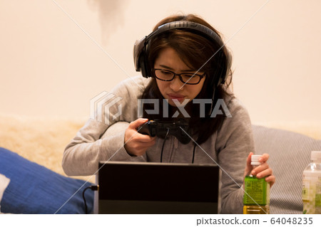 玩家女性 64048235