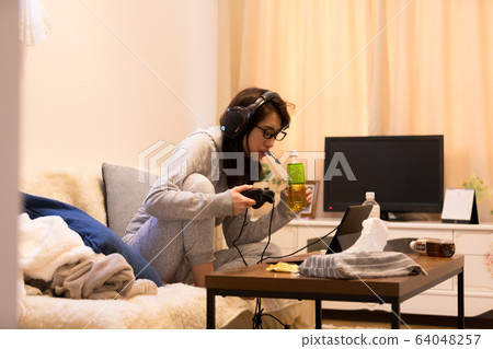 Gamer women 64048257