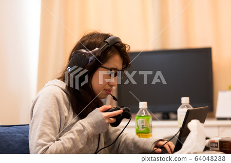 Gamer women 64048288