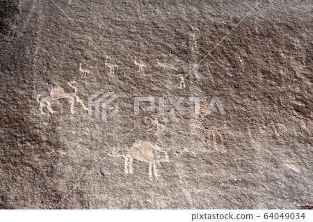 Prehistoric rock painting petroglyphs, Wadi Rum Prehistoric rock painting petroglyphs, Wadi Rum 64049034
